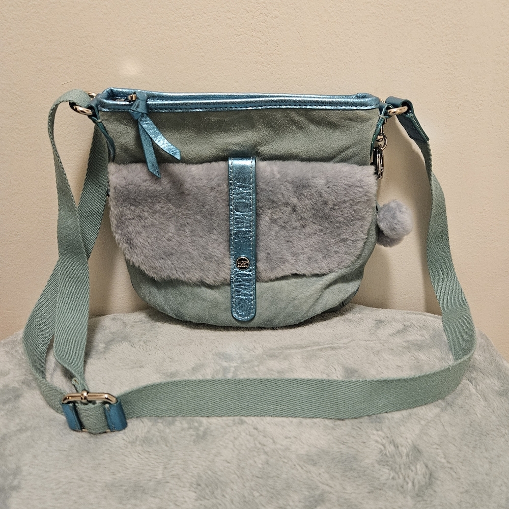 UGG Australia Vintage Shoulder Crossbody Bag 100% Leather Sheepskin Trim Lt Blue